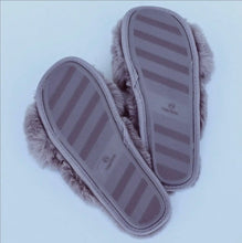 Pretty simple fuzzy slippers